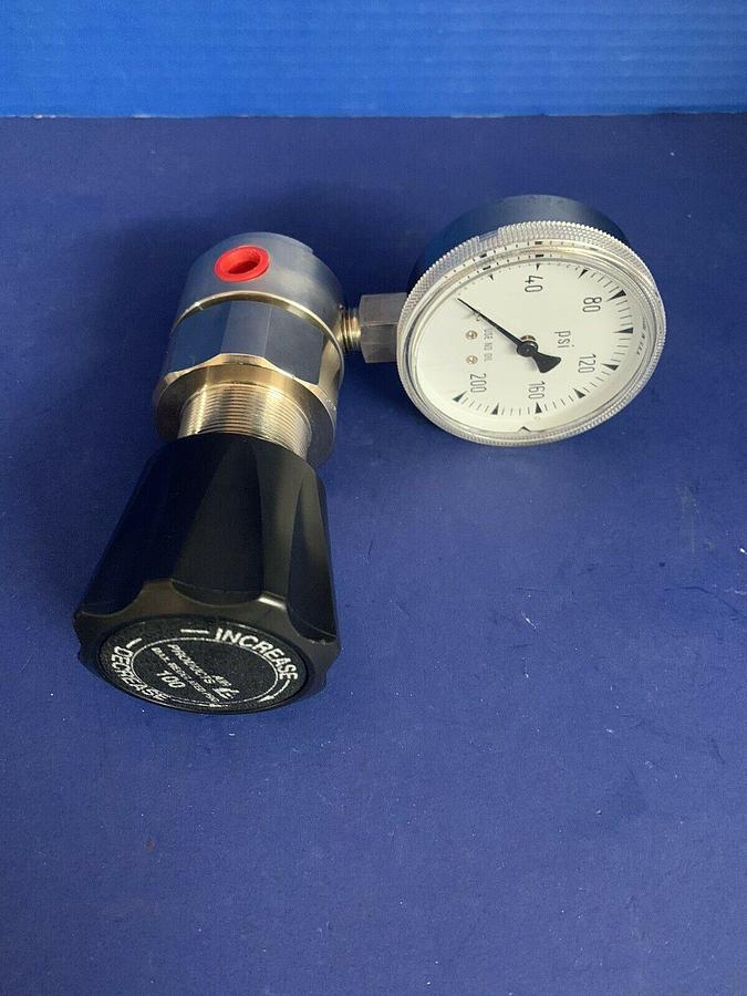 Air Products E11-L-C441C Pressure Regulator, 100 psig with Gauge, unUsed