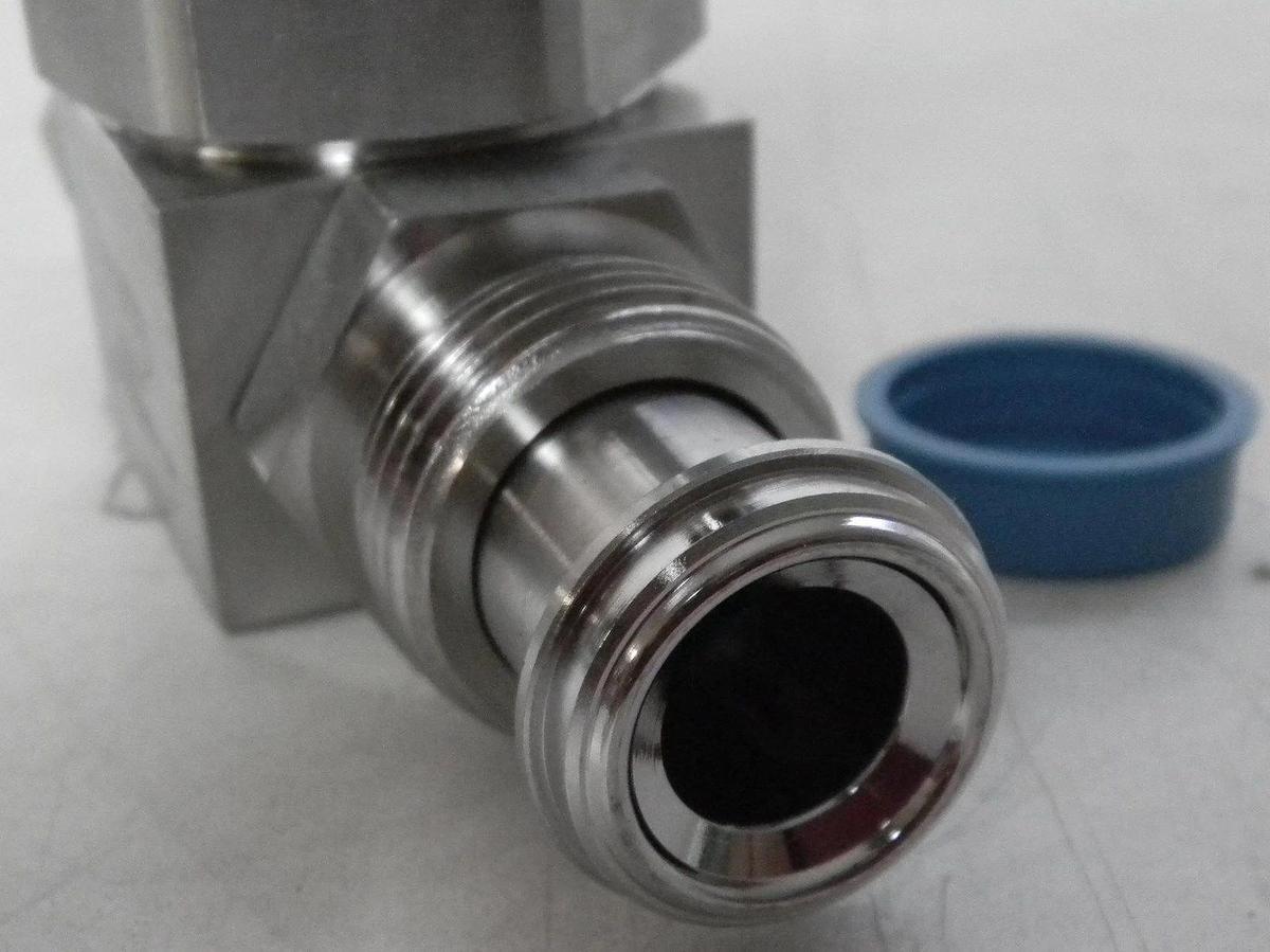 Used Swagelok 6LV-DFFR8MR8-P-GR Valve, 4 1/4" Face to Face 1/2" M/F VCR, Used