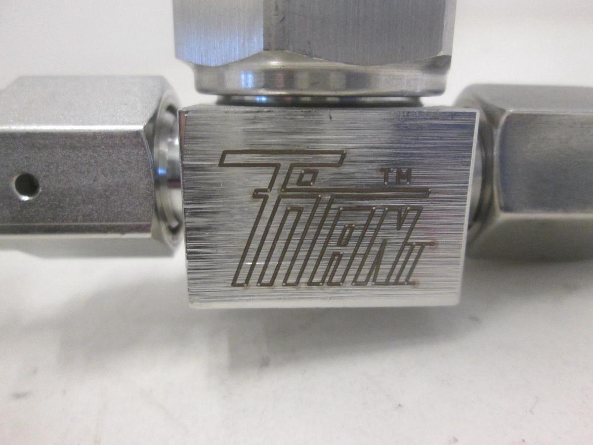Used Parker UHP TITAN II, 316L VAR, High Purity Stainless Steel Valve w/ Tee, Used