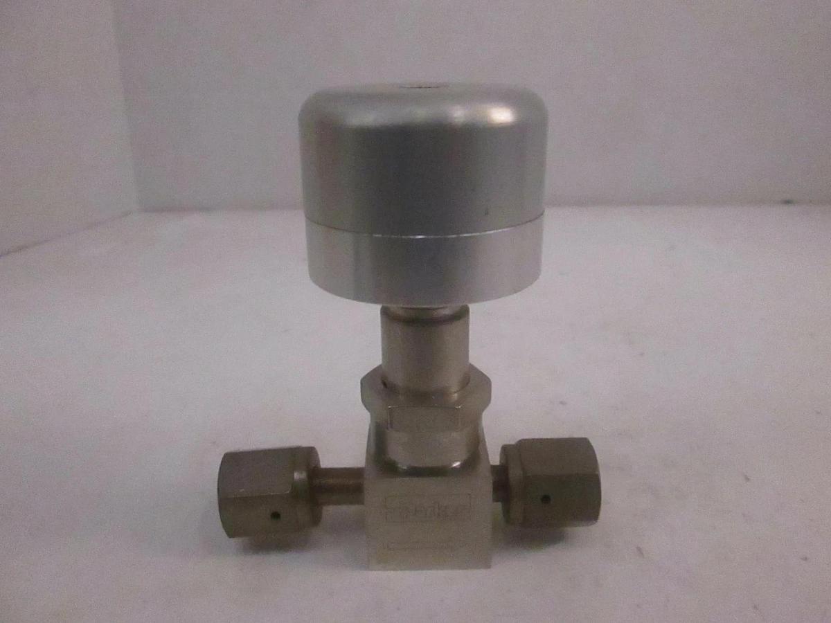 Used Parker 4V1-P4K-11AO-SS Bellows Valve, 1/4" FVCR, Normally Open, Used