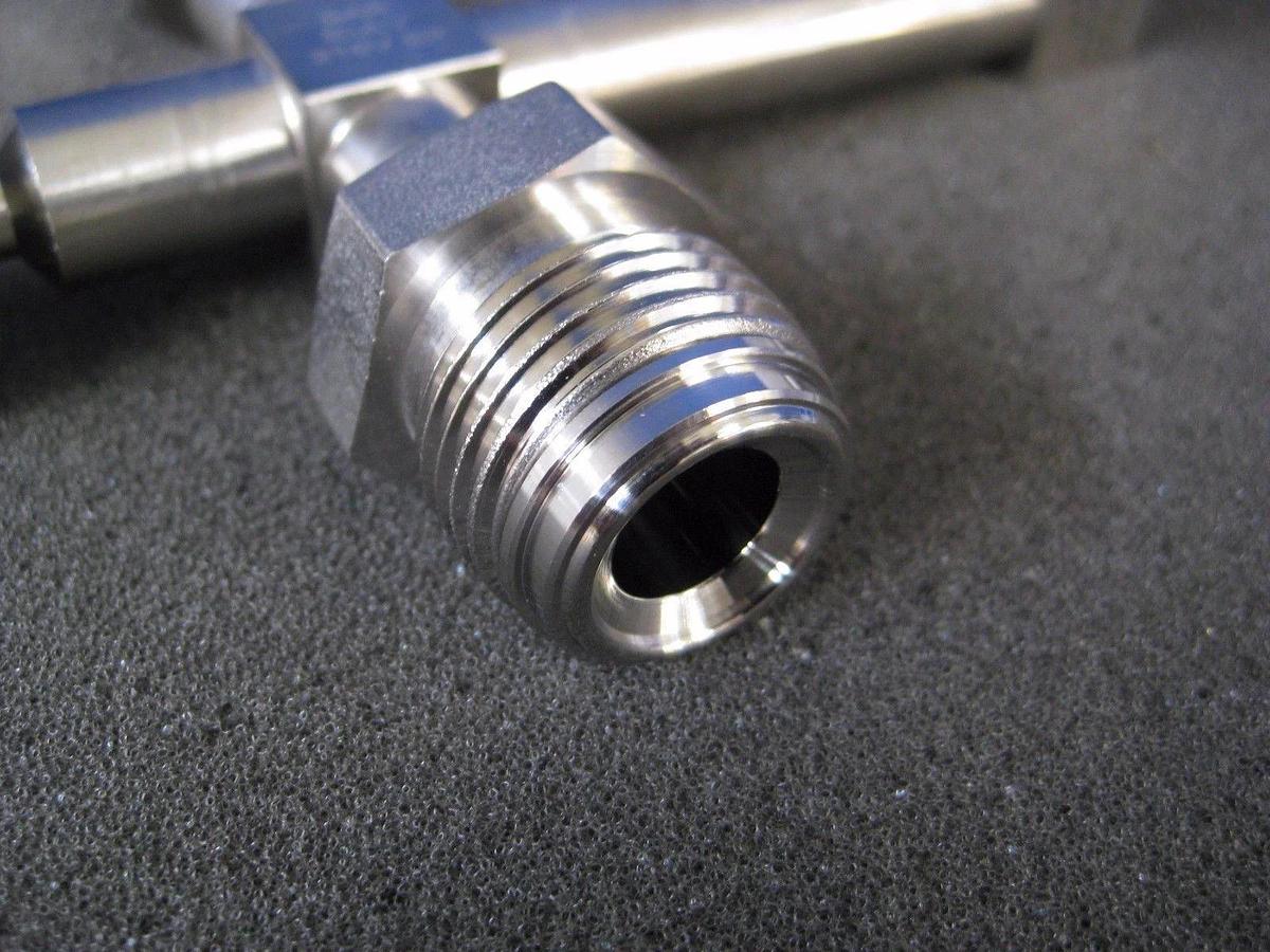 Used Swagelok CROSS Reducer Assy, 1/2" MVCR x 1/2" FVCR x 1/4" FVCR x 1/4"FVCR, Used