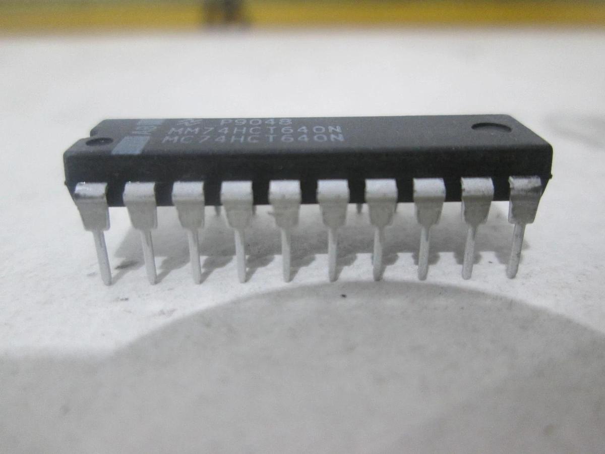 AB, MM74HCT640N, Integrated Circuit, New, Lot of 18