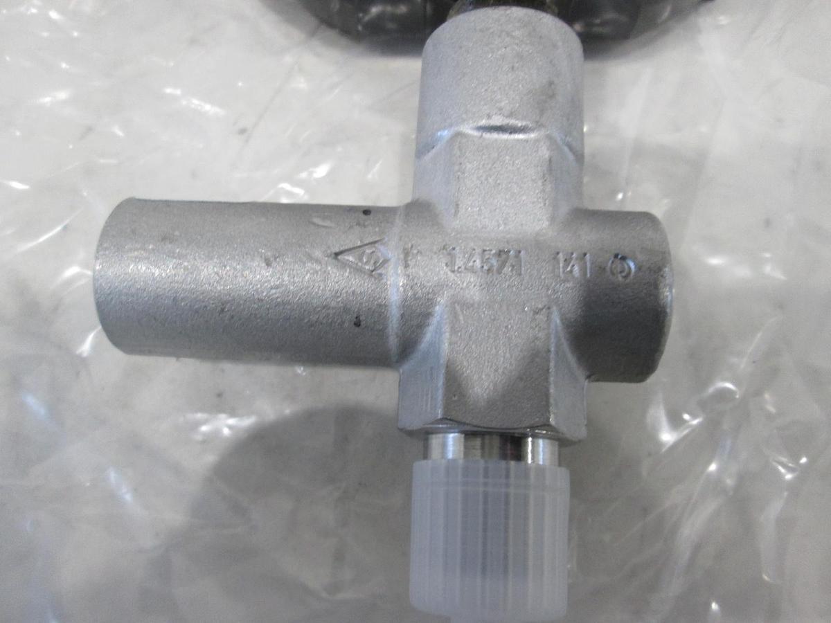 Used Ashcroft, Duragauge, 4-1/2", 0-300 PSI, Silicone Fill, New