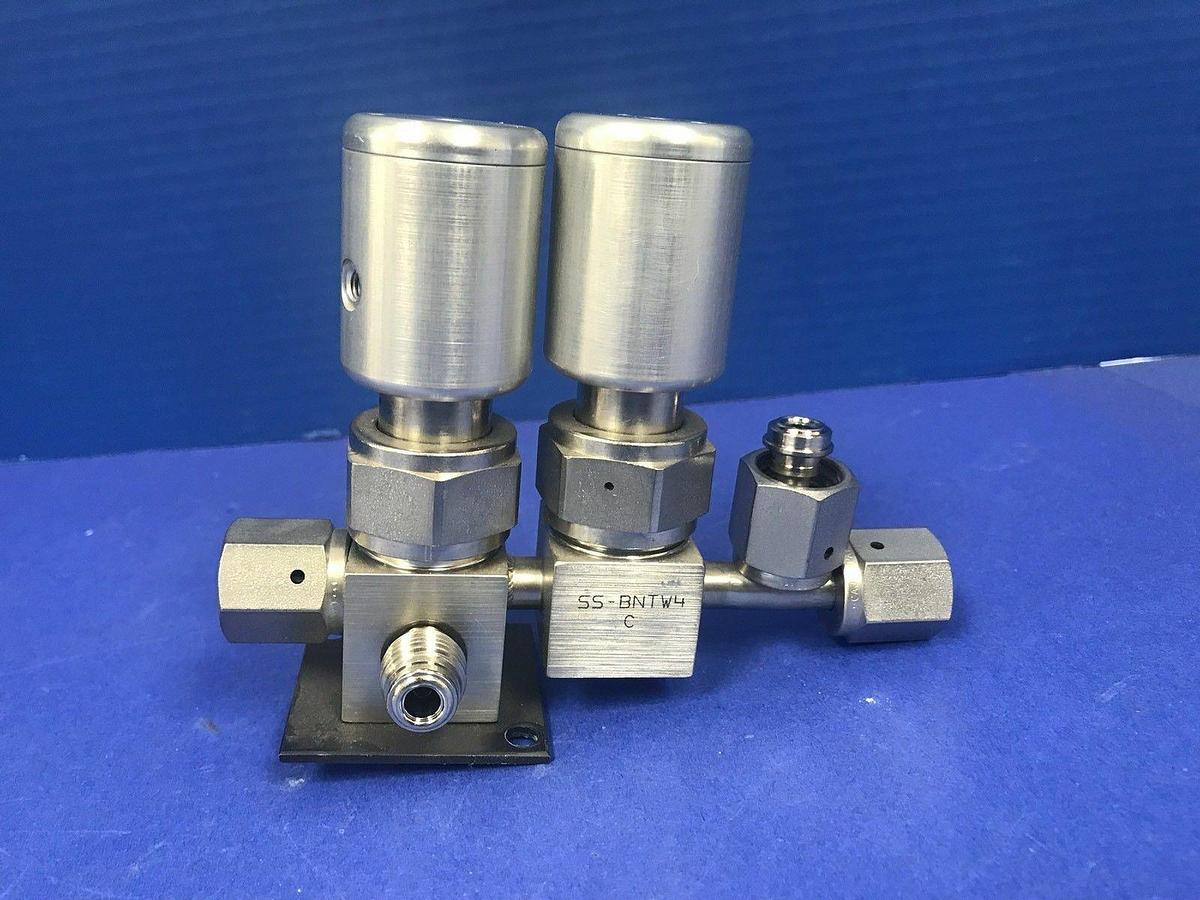 Used Swagelok SS-BNTW4-C Valve Assembly with Double Actuators and 5 Ports, Used