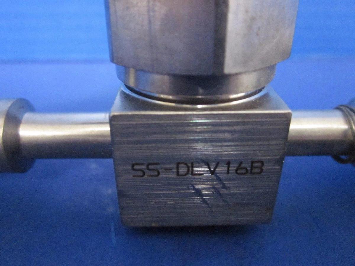 Used Nupro SS-DL16B Green Lever Handle Valve, 1/2" FVCR/FVCR, Used
