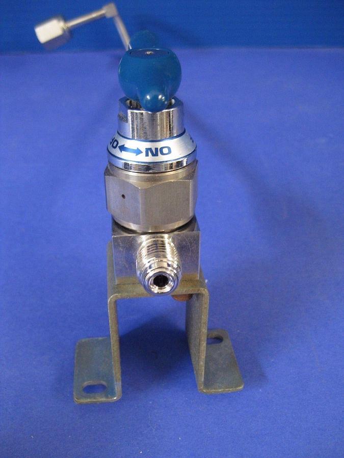 Used Ewal Titan II Valve Assembly 1/4 Turn Knob, 1/4 VCR Fittings, Used