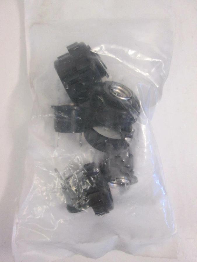 MES Lampholders, 589-777, New, Lot of 5