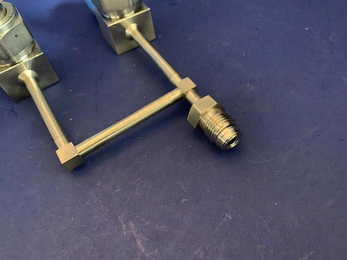 Used SWAGELOK 6LV-BNBW4-C,Valve Assy: 2 Valves, 3 Ports, 1/4" VCR, Used