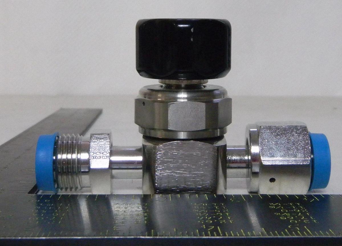 Used Veriflo Parker 955ISFS8FM Valve, 1/2" MVCR x 1/2" FVCR, LOT of 5 Used