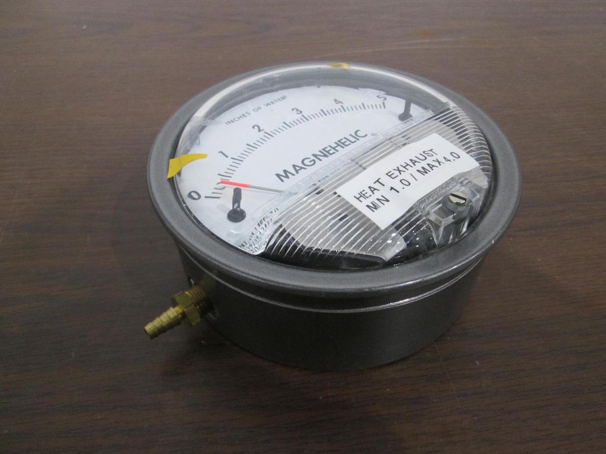 Dwyer, Magnehelic, 2005C, Pressure Gauge, 0-.5" of Water, Used