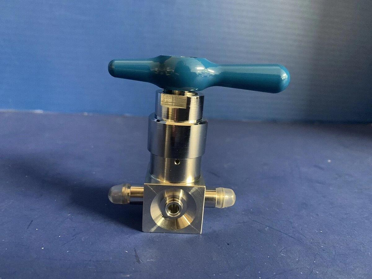 Used Ewal Titan II Manual 3-Way Valve 1/4" Tube Stub, Blue Lever Handle, semi gasUsed