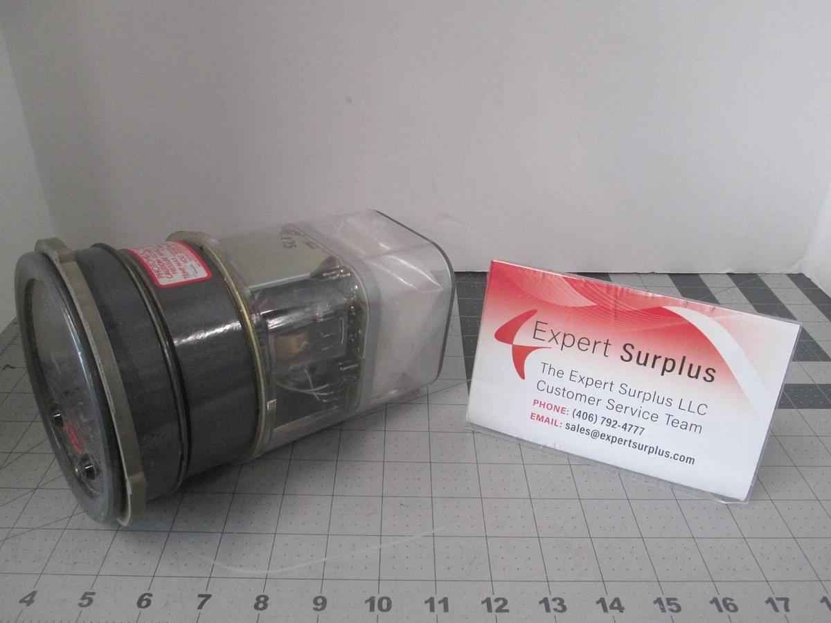 Dwyer, Photohelic, CAT. 3000-00, 0-0.25" of Water, Gauge, New