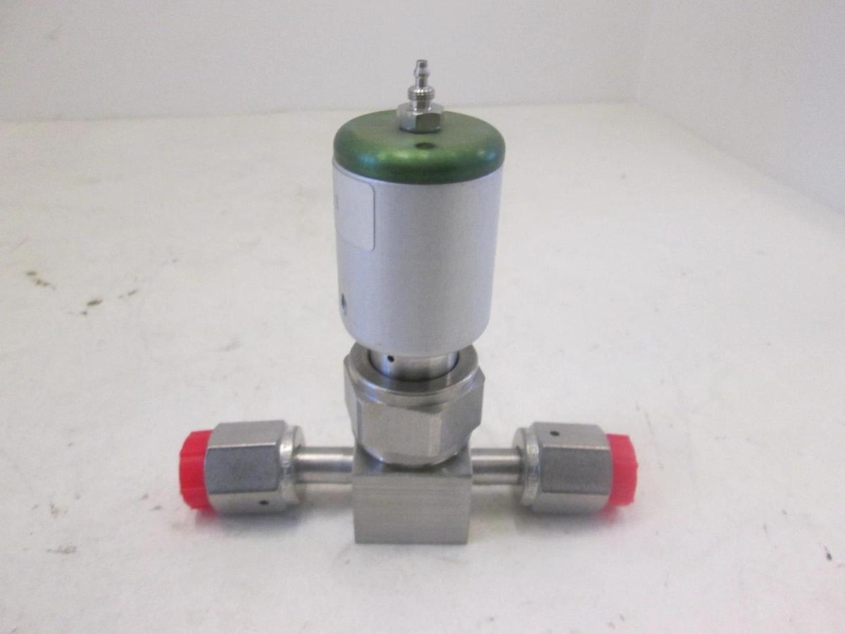 Used Nupro, SS-BNV51-DU-O, High Purity Bellows Valve, 1/4" FVCR, Used