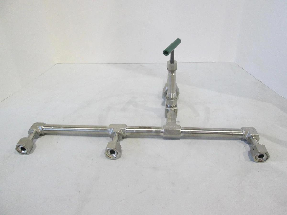 Used Swagelok, SS-8UK-TQ3-SC11, Manual Green Valve, 1" 4 Port, Used