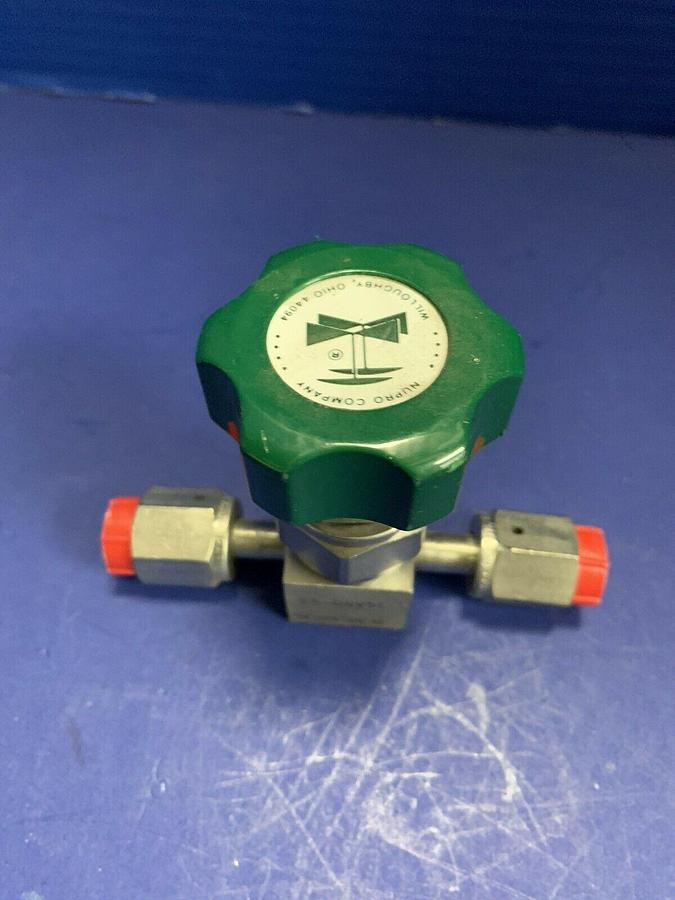 Used Nupro SS-DSV51 Manual Valve, 1/4" FVCR/FVCR, Used