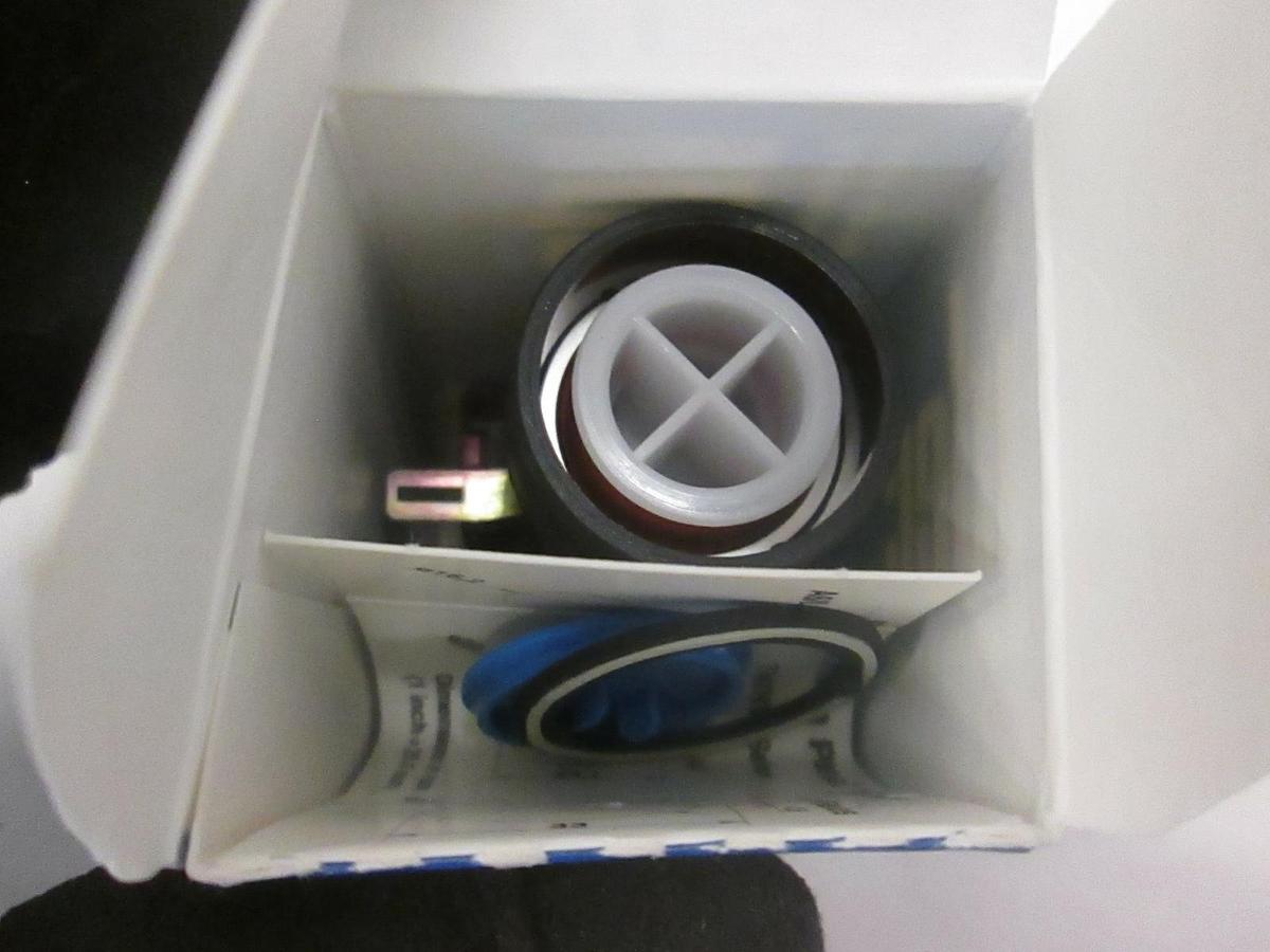 Idec, Push Button Switch, HW1B-M1F11-S, New, Lot of 2