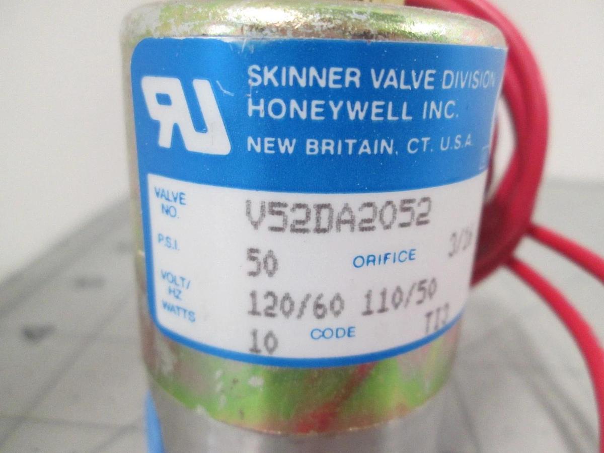 Skinner Honeywell, V52DA2052, Valve, 10W, 50 PSI, 120-60V, 110/50Hz, New