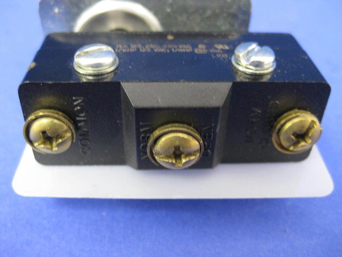 United Electric Conrols Pressure Switch J54S 9718, 480 VAC, New