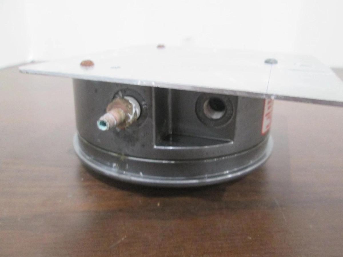 Dwyer, Magnehelic, 2002C, Pressure Gauge, 0-2" of Water, Used