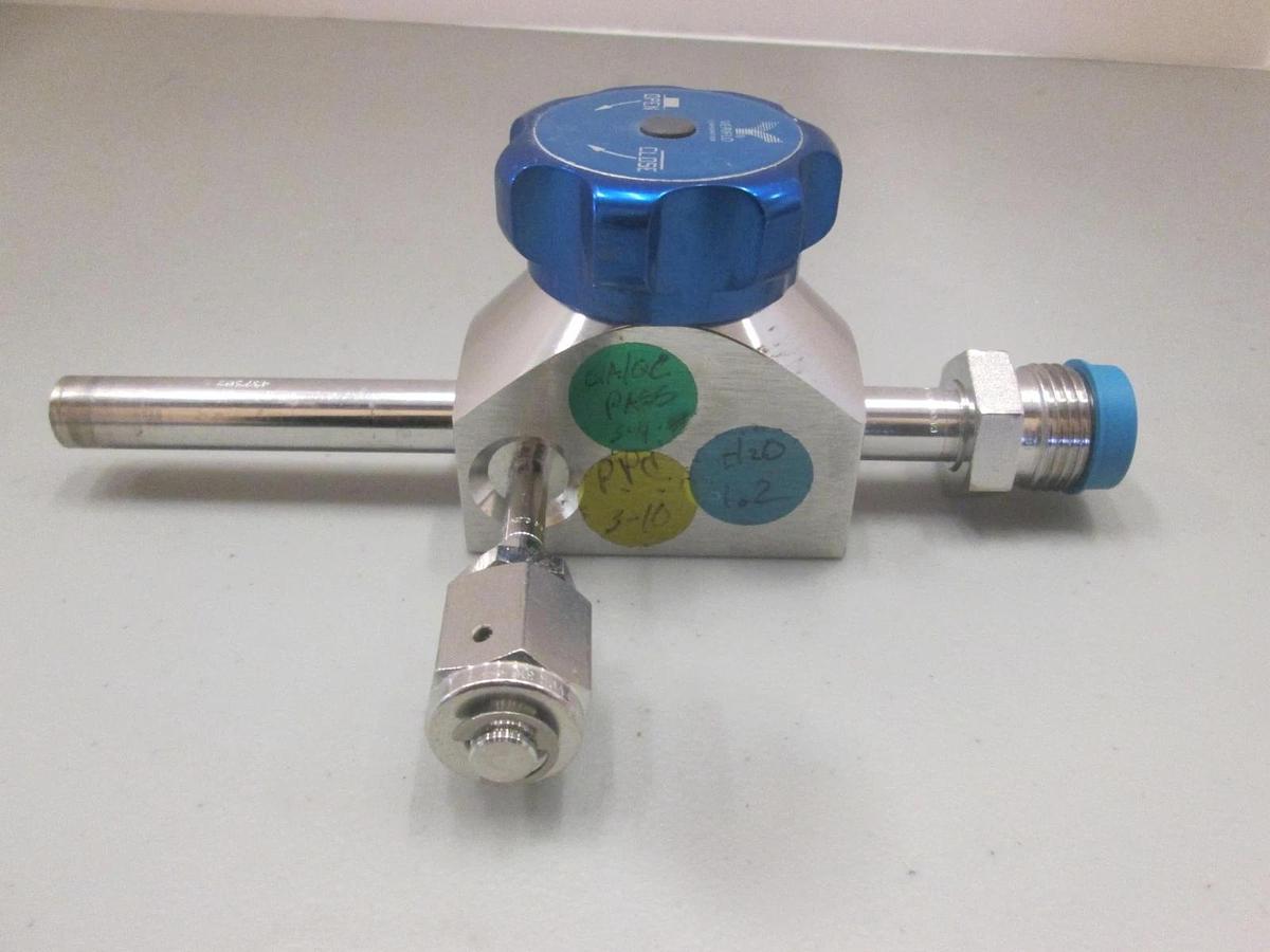 Used Veriflo, 935VCR8MTS8P1VCRMK, 3 Way High Flow Valve, High Purity, Used