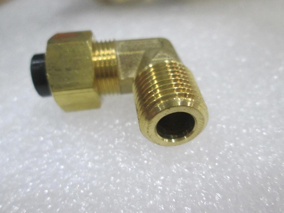 028-004493-1, 90 Degree Elbow, Lot of 23
