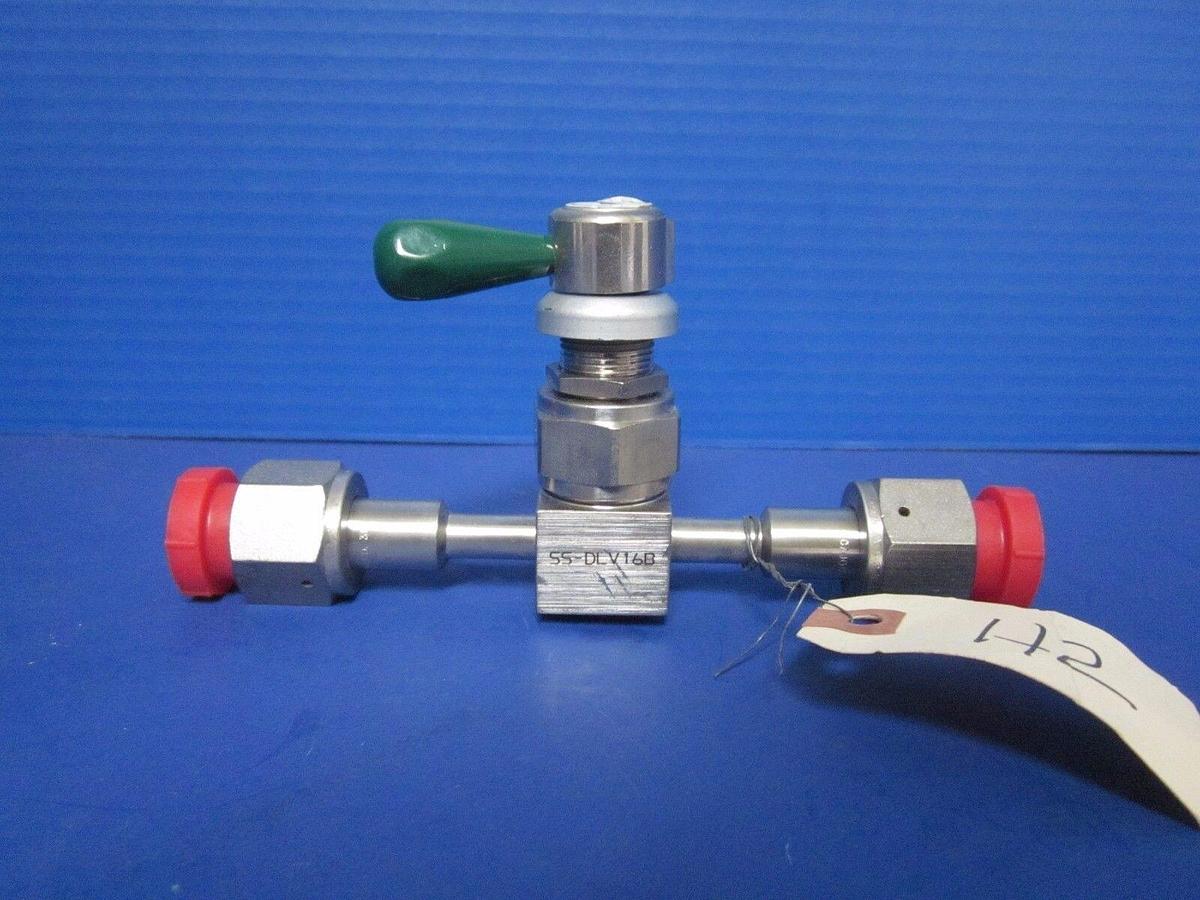 Used Nupro SS-DL16B Green Lever Handle Valve, 1/2" FVCR/FVCR, Used