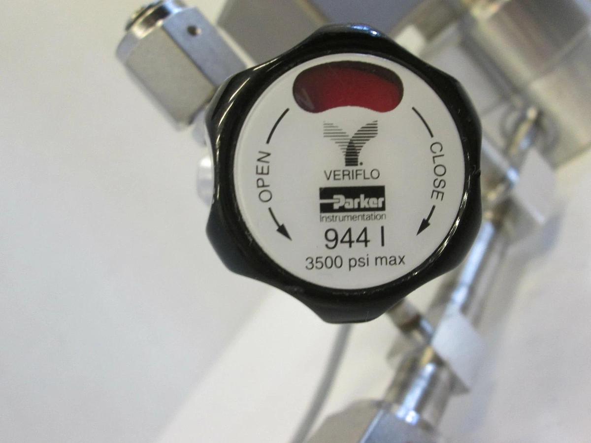 Used Veriflo SQ420 Regulator Gas Stick Assy w/ 944I Valve, Display Sensor