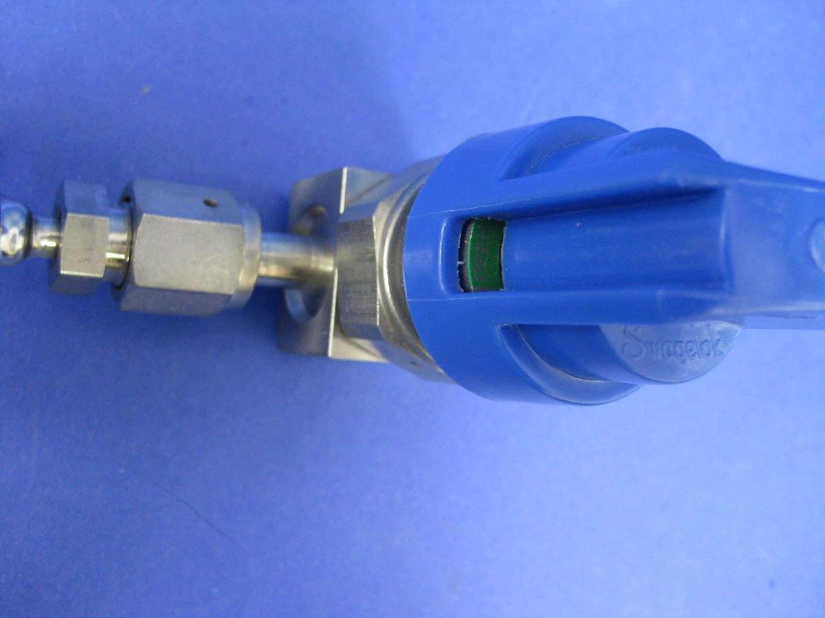 Used Swagelok 6LV-DFHLFR4-P1-BL Diaphragm Valve w/ Lockout Handle and Gaskleen Filter