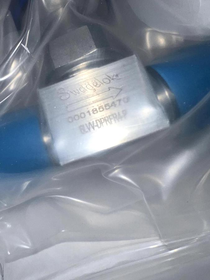Used Swagelok 6LVV-DPRFR4-P VIM-VAR Manual Diaphragm Sealed Valve - Blue/Silver