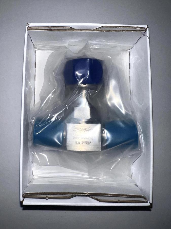 Used Swagelok 6LVV-DPRFR4-P VIM-VAR Manual Diaphragm Sealed Valve - Blue/Silver