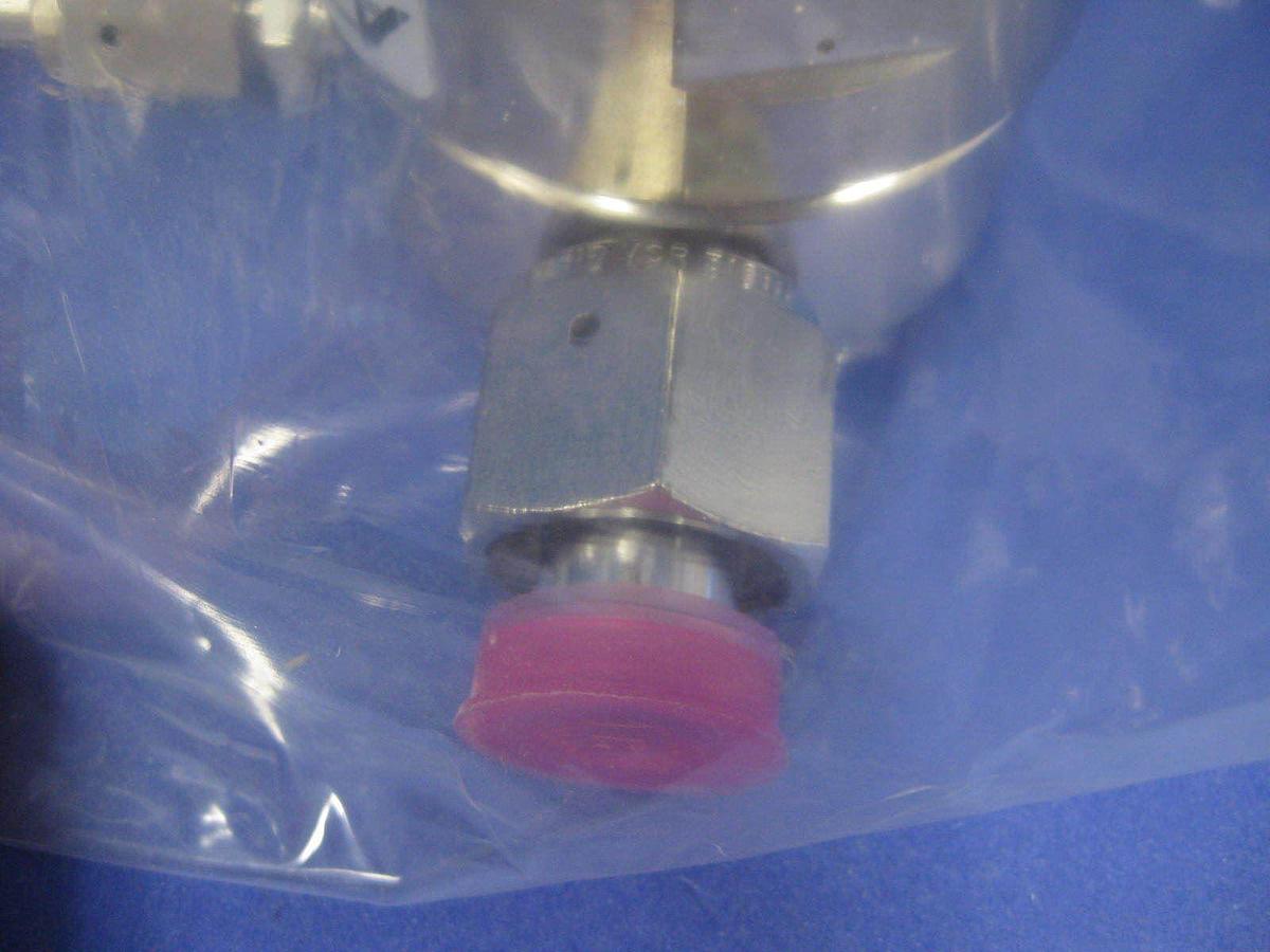 Used Aptech RegulatorAP1810S 3PW FV8 FV8 0 With Span Gauge 0-200 psi, Rfrb