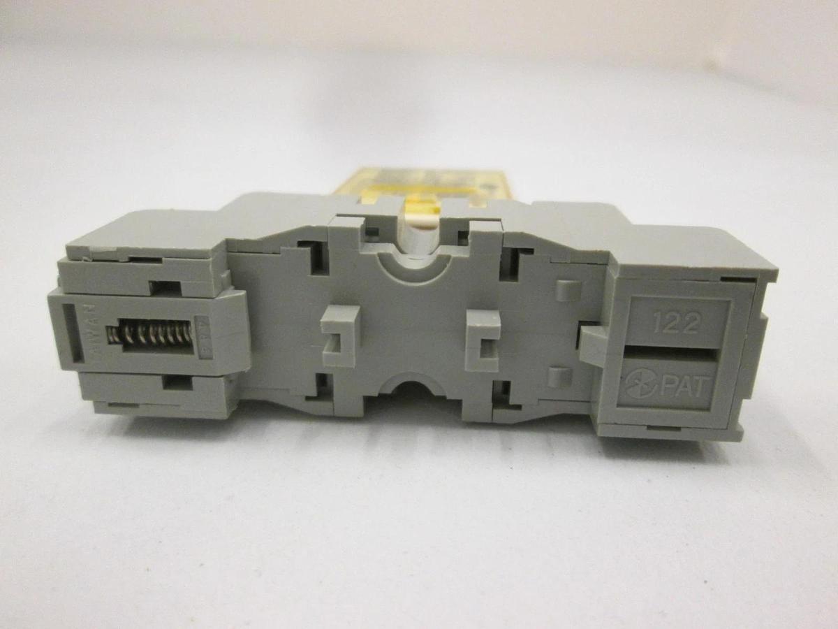 Used IDEC, RY2S-U Relay w/ SY25-05U Relay Socket, Used