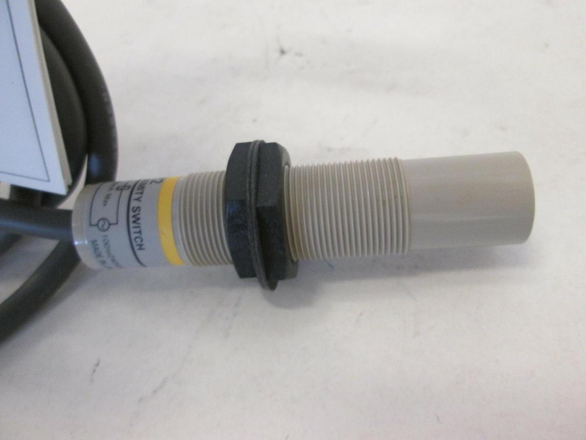 Omron, Capacitive Proximity Sensor, E2K-X8MY2, New