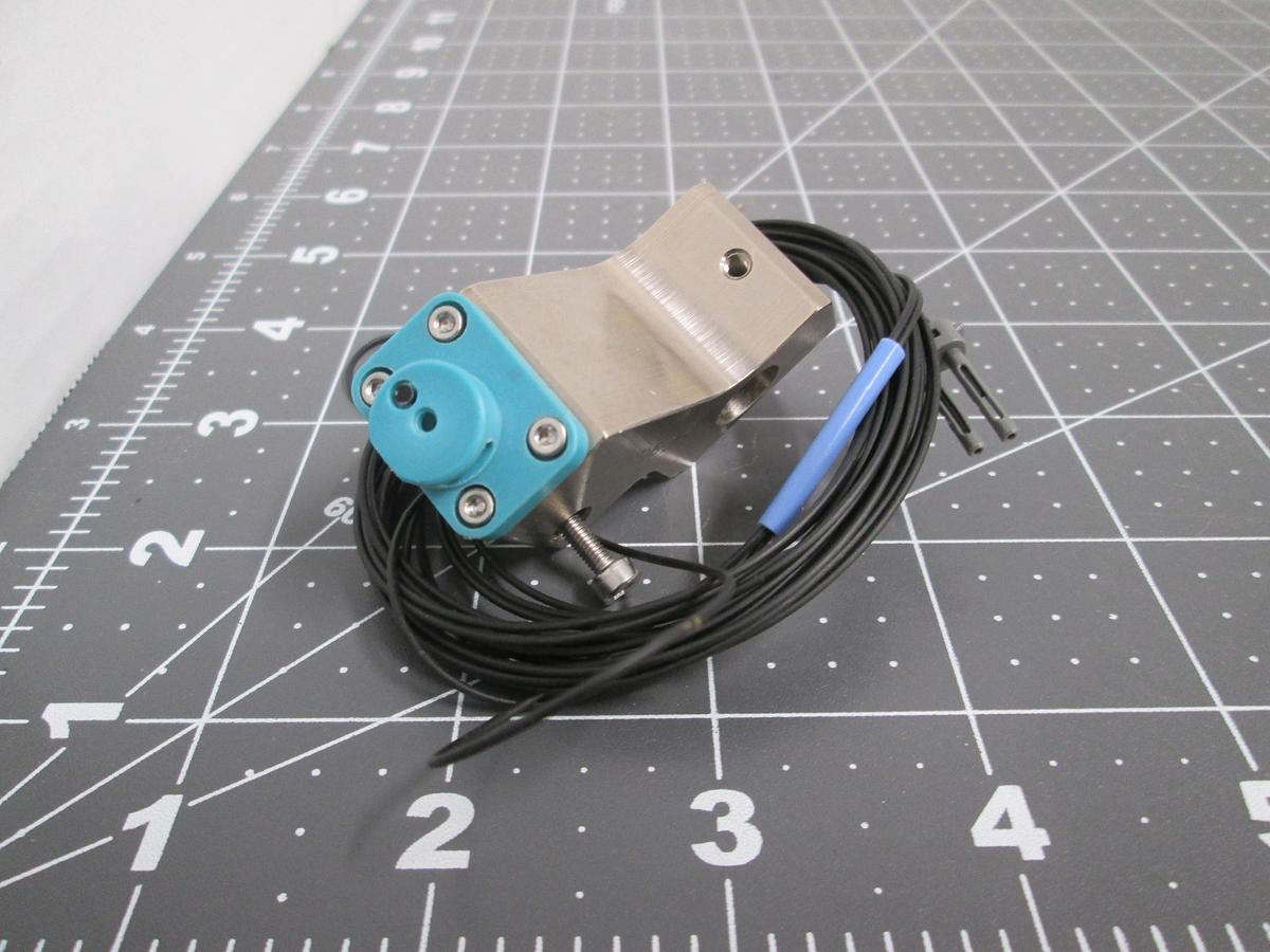 Used Keyence FU-31 Reflective Fiber Optic Sensor Cable Unit 2006-737045-01P Mount