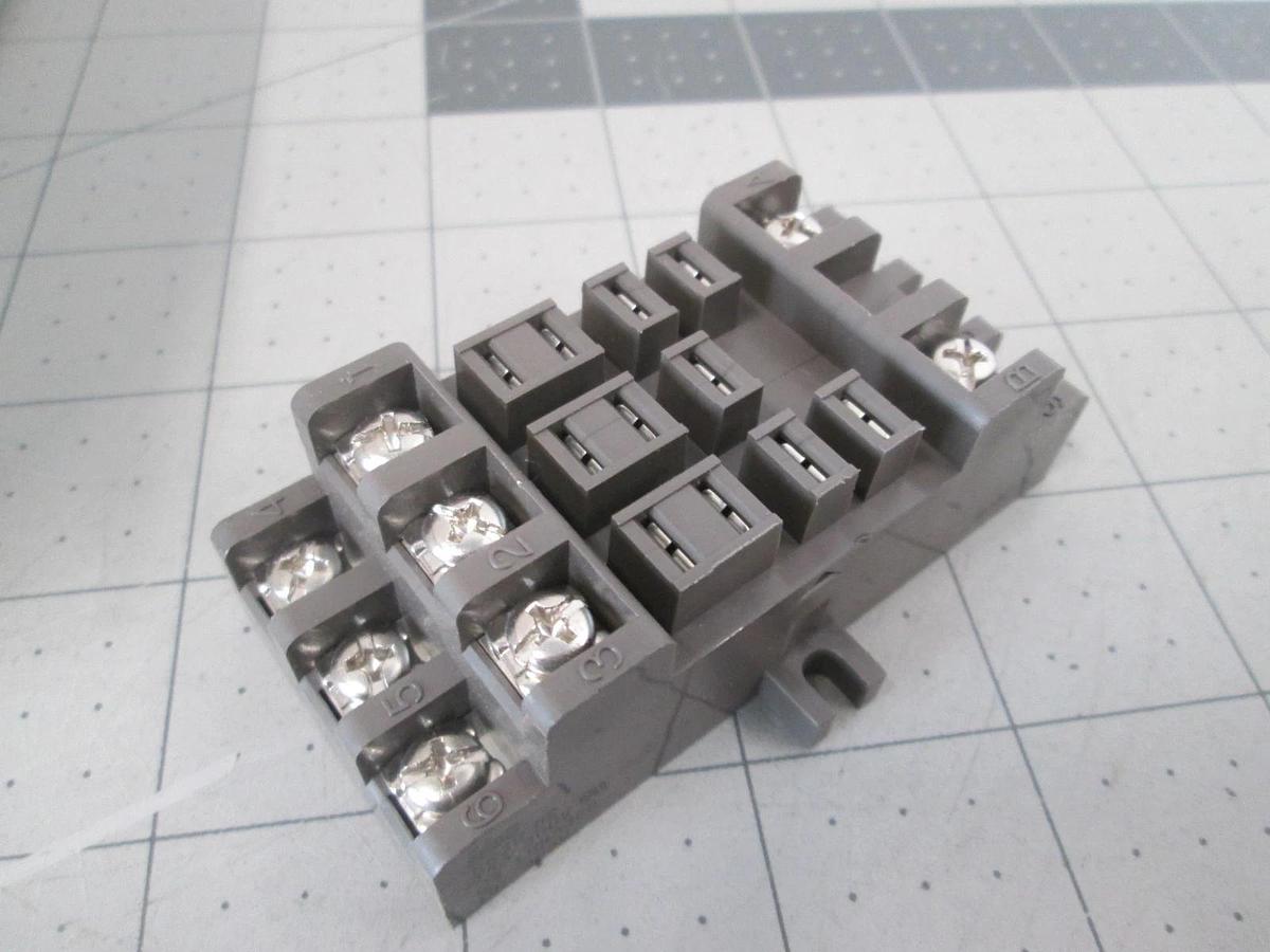IDEC, SR3B-02 Relay Socket, New, Box of 20