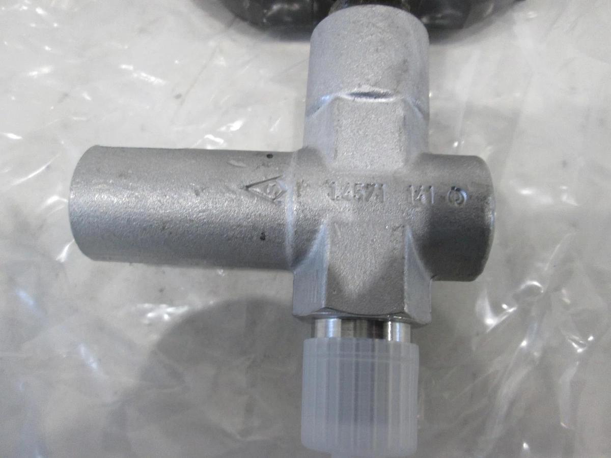 Ashcroft, Duragauge, 4-1/2", 0-300 PSI, Silicone Fill, New