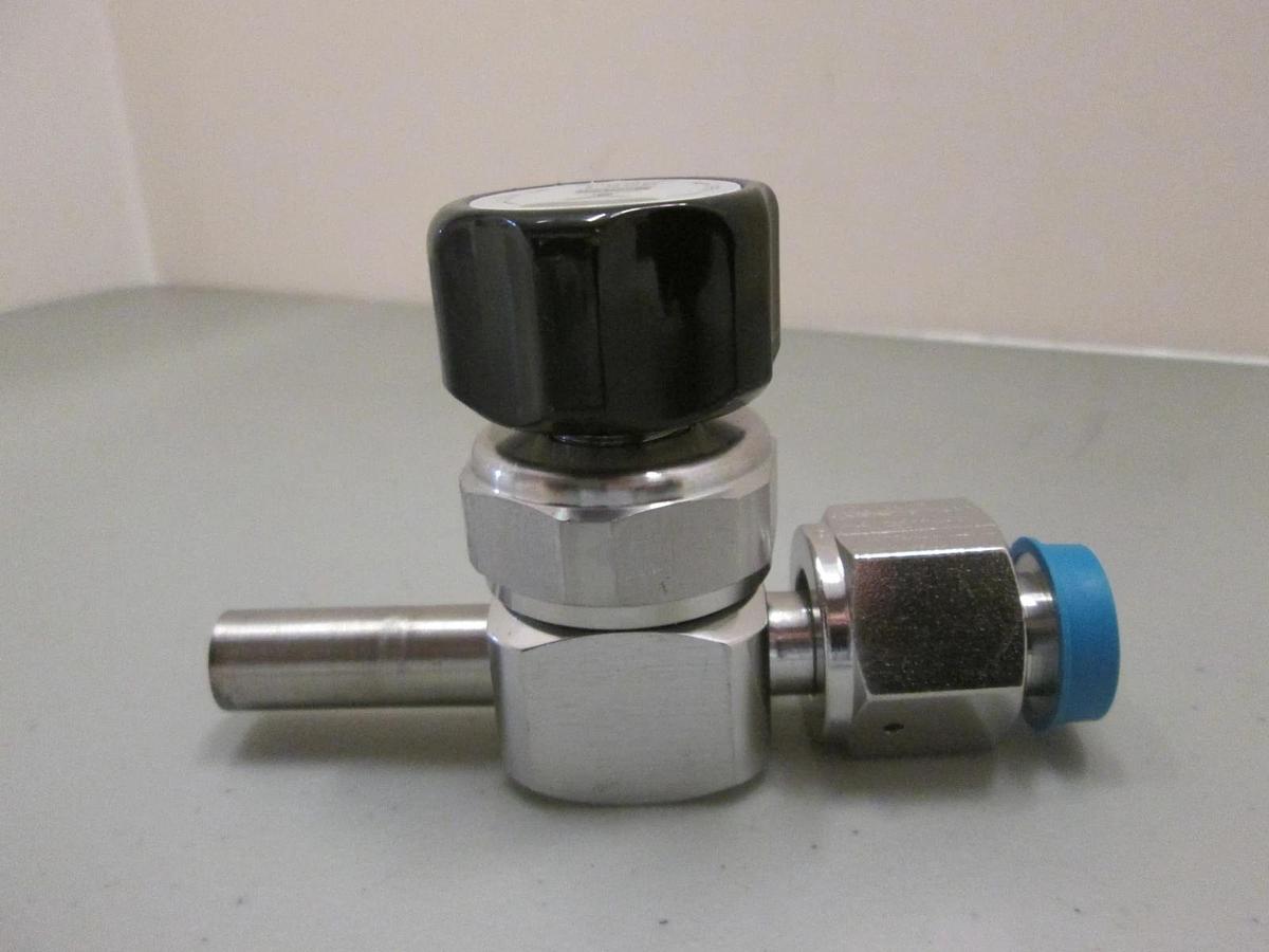 Used Veriflo 955ISFS8TS8 UHP Diaphragm Valve 1/2"FVCR x Tube, Used