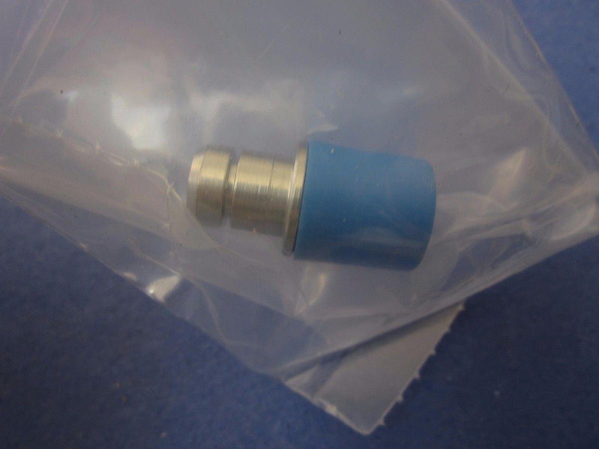 Used PARKER VacuSeal 1/4" Plug 4 FNV1-SS - LOT of 4