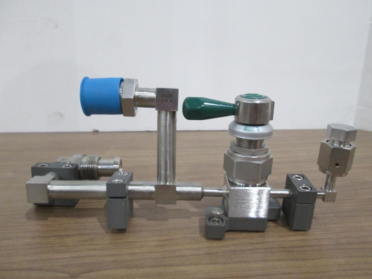 Used Swagelok 6LV-DLBW4 Manual Diaphragm Valve Assy 1/4"FVCR x 1/2"MVCR