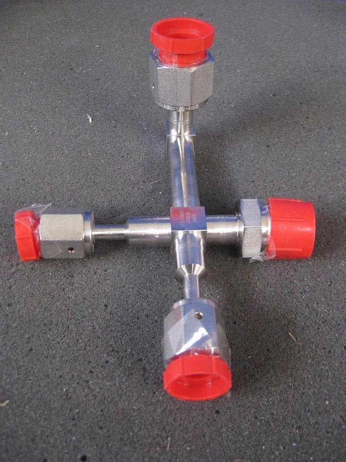 Swagelok CROSS Reducer Assy, 1/2" MVCR x 1/2" FVCR x 1/4" FVCR x 1/4"FVCR, Used
