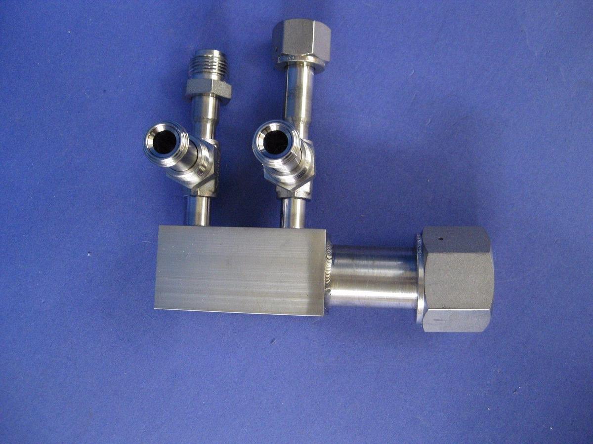 Stainless Steel Manifold w/ Swagelok VCR Fittings, 1" FVCR x 1/2" VCR, New
