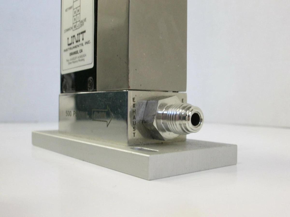 Used Unit UFC-1100 Mass Flow Controller MFC, O2, 1000 SCCM, 1/4" Male