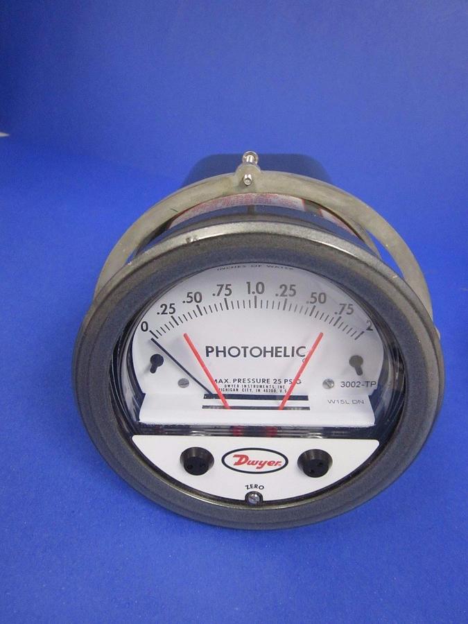 Used Dwyer 3002-TP Photohelic Pressure Switch/Gage, 0-2.0" of Water, Used