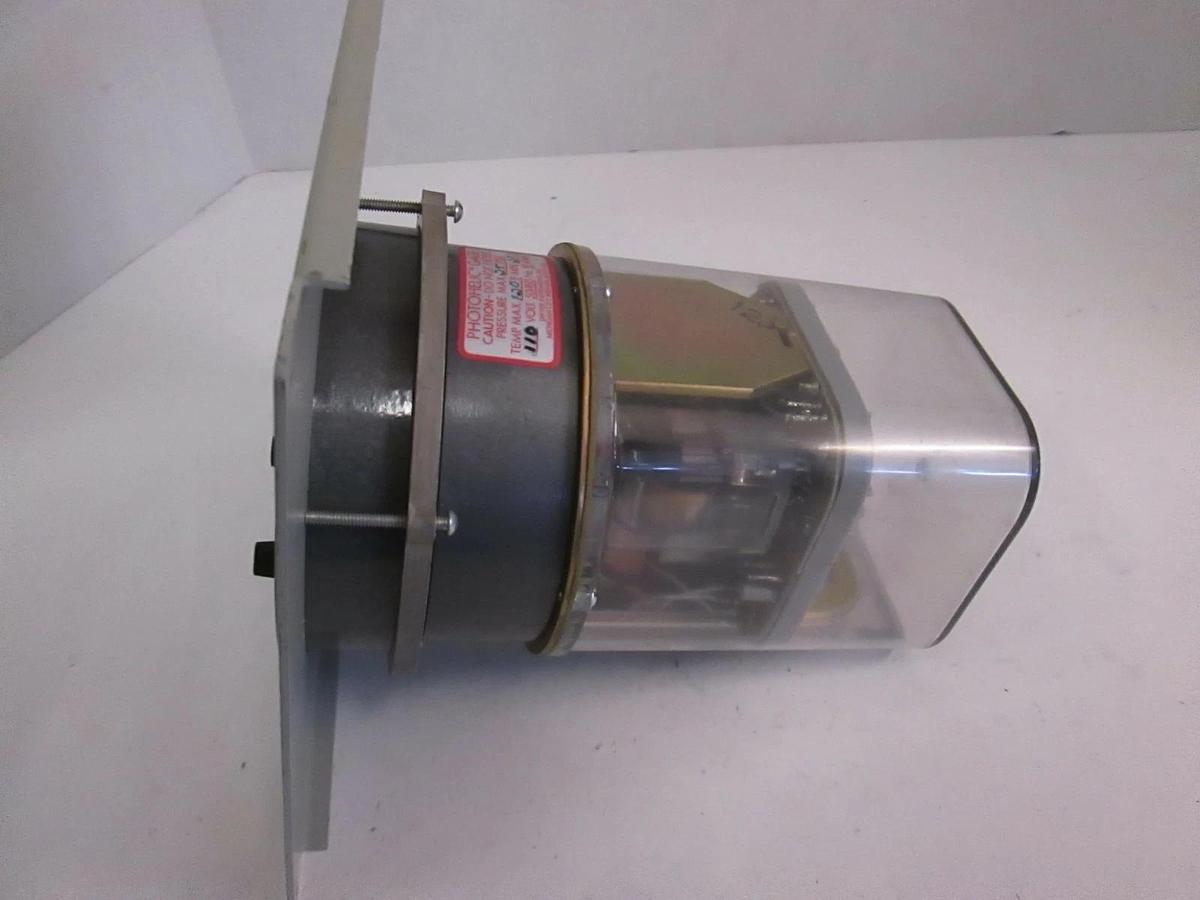 Used Dwyer Photohelic Gauge 0-5 Inches Aq, w/ Mounting Panel Used