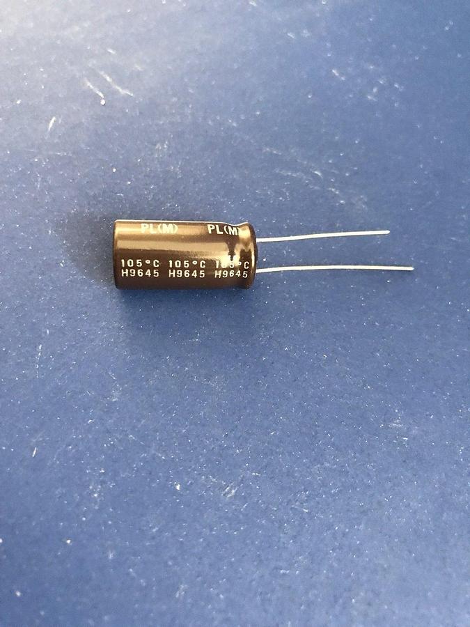 Nichicon Radial Aluminum Electrolytic Capacitors 1000uF 10V, Lot of 200+