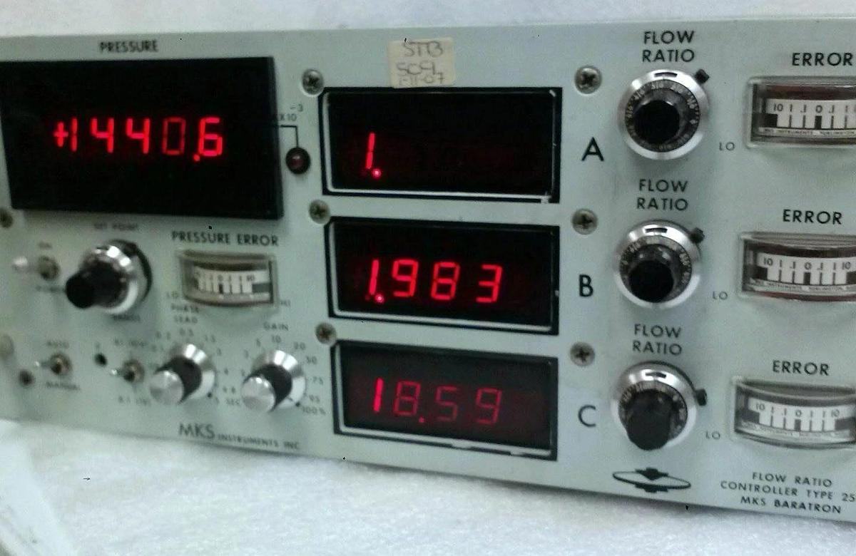 Used MKS Baratron Pressure Meter Controller Type 254, Used