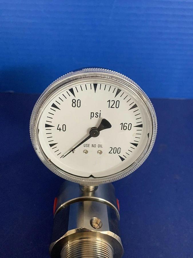 Air Products E11-L-C441C Pressure Regulator, 100 psig with Gauge, unUsed