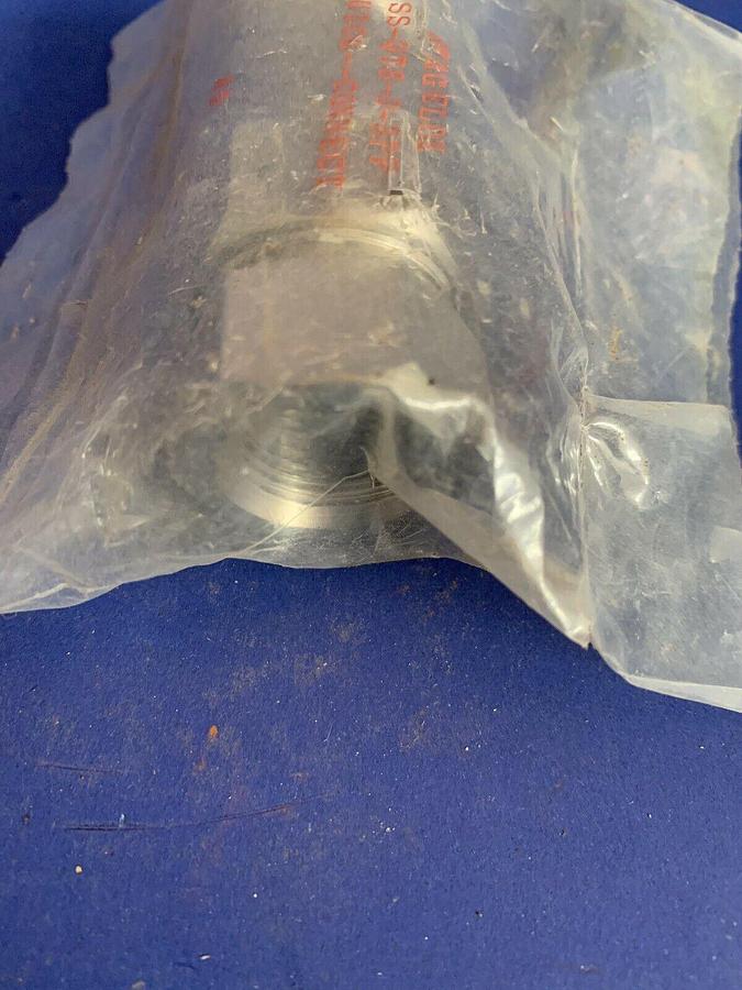 Swagelok SS-QT8-D-8PF Quick Connect 1/2" Female NPT, PTFE Seal, New