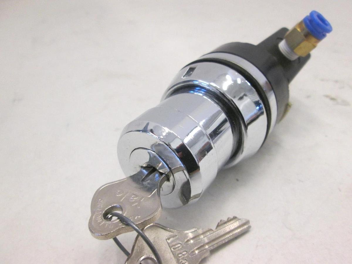 Used Norgren, Manual Piston Spool Valve w/ Keys, 03 0418 02 801, 2-10 Bar, Used