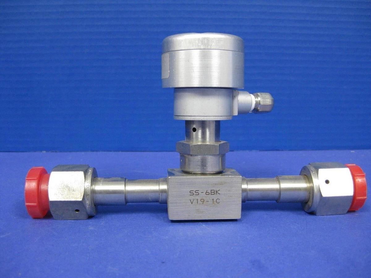 Used Swagelok SS-6BK-V19-1C Bellows Sealed Valve w/ NC Actuator, 1/2" FVCR, Used